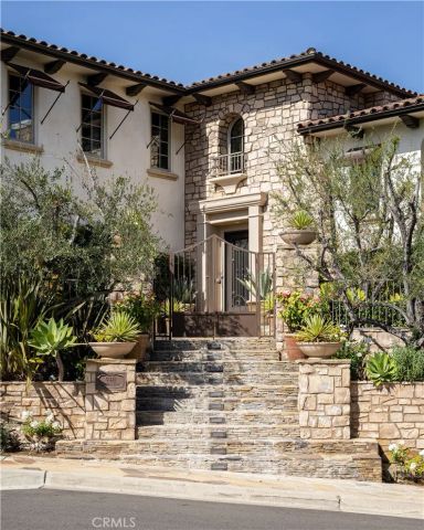 9981 Foxrun Road, North Tustin, CA 92705