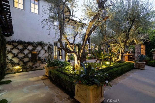 9981 Foxrun Road, North Tustin, CA 92705