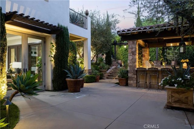 9981 Foxrun Road, North Tustin, CA 92705