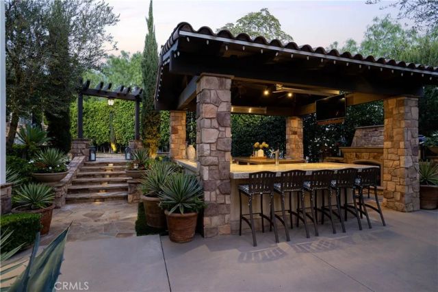 9981 Foxrun Road, North Tustin, CA 92705