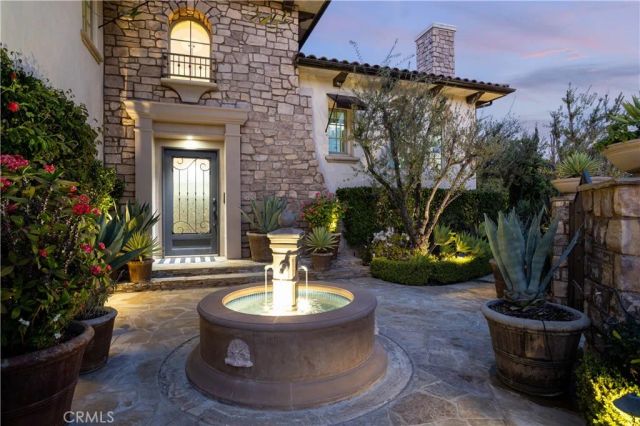 9981 Foxrun Road, North Tustin, CA 92705