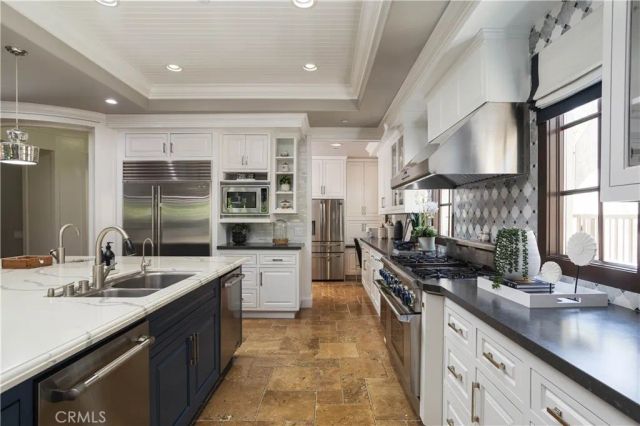 9981 Foxrun Road, North Tustin, CA 92705