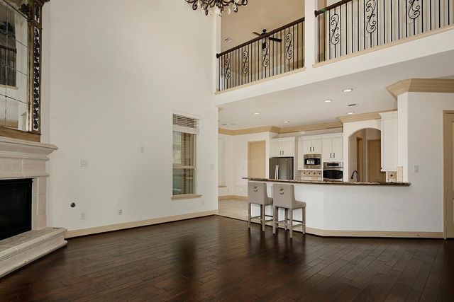 27 Tioga Place, The Woodlands, TX 77375