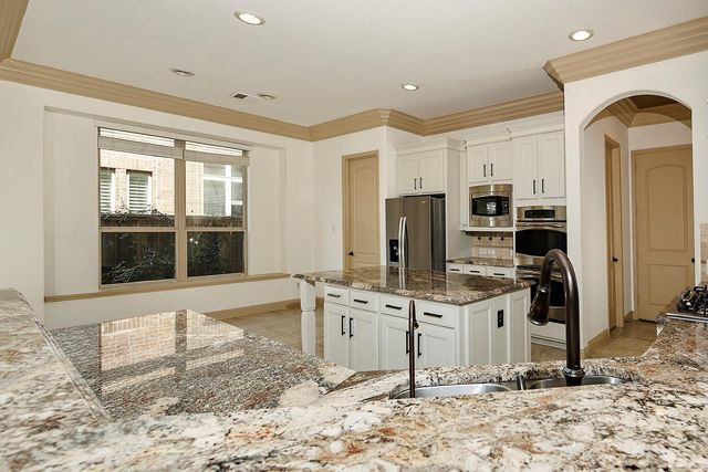 27 Tioga Place, The Woodlands, TX 77375