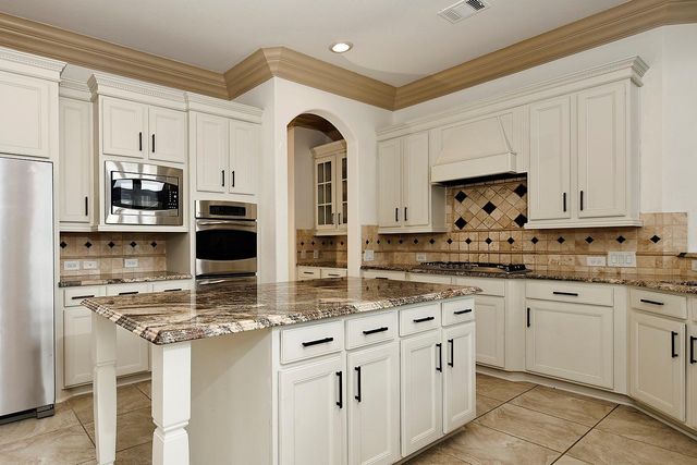 27 Tioga Place, The Woodlands, TX 77375