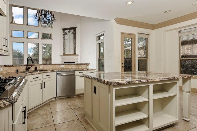 27 Tioga Place, The Woodlands, TX 77375