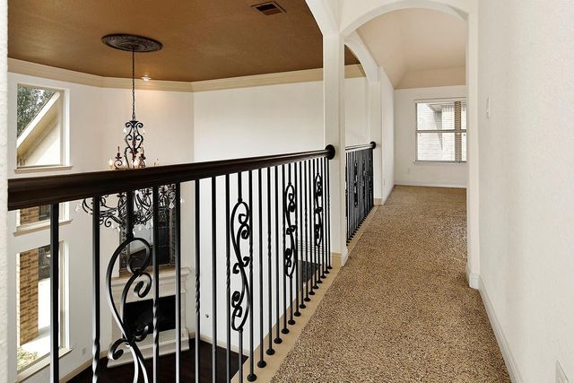 27 Tioga Place, The Woodlands, TX 77375