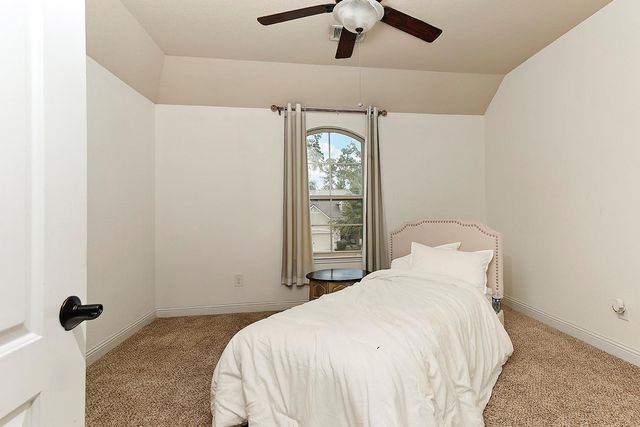 27 Tioga Place, The Woodlands, TX 77375