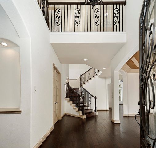 27 Tioga Place, The Woodlands, TX 77375