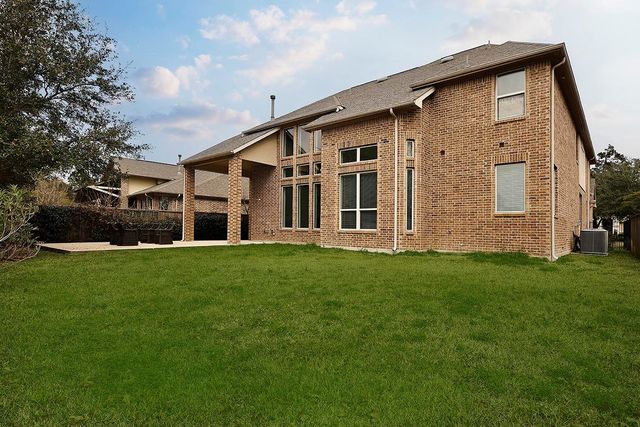 27 Tioga Place, The Woodlands, TX 77375