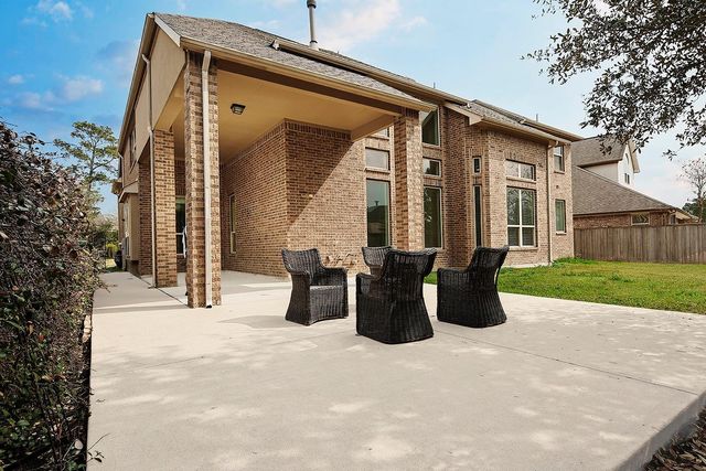 27 Tioga Place, The Woodlands, TX 77375