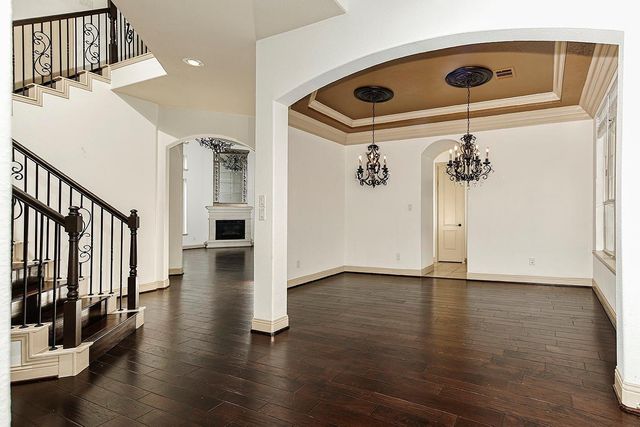 27 Tioga Place, The Woodlands, TX 77375