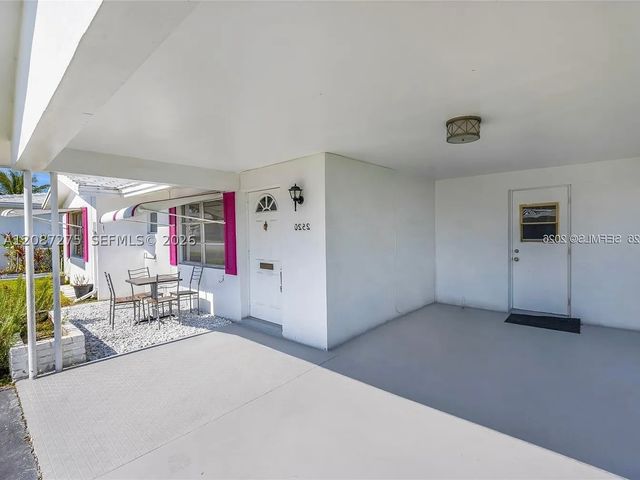 2550 NW 2nd Dr, Pompano Beach, FL 33064