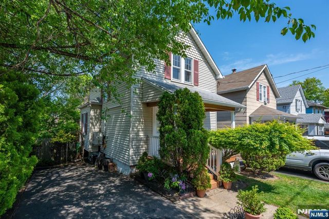 26 Cumberland Avenue, Verona, NJ 07044