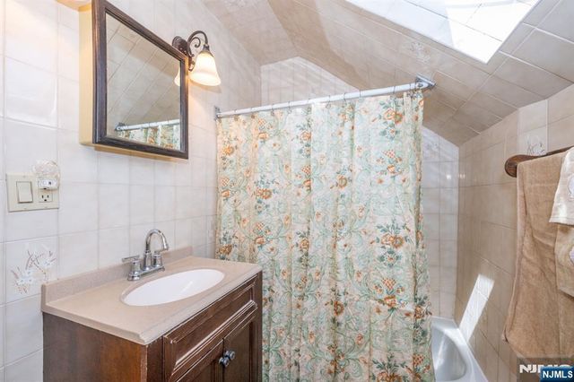 26 Cumberland Avenue, Verona, NJ 07044