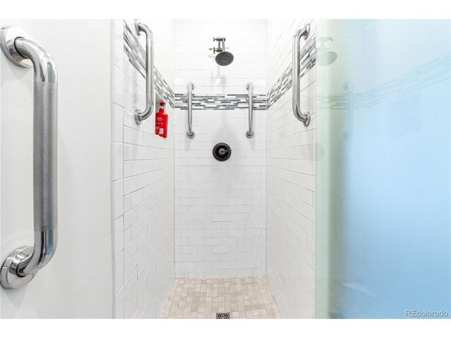 6170 N 79th St, Niwot, CO 80503