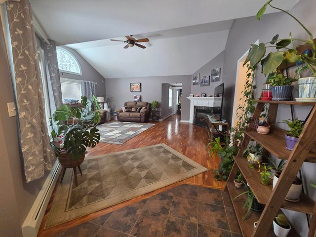 1462 King Hill Road, New London, NH 03257