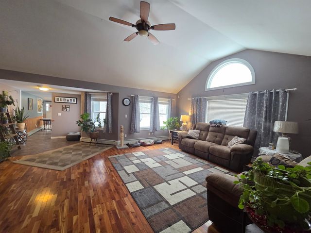 1462 King Hill Road, New London, NH 03257