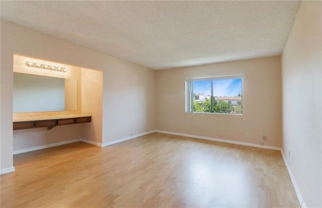 10234 Variel Avenue 12, Chatsworth (los Angeles), CA 91311