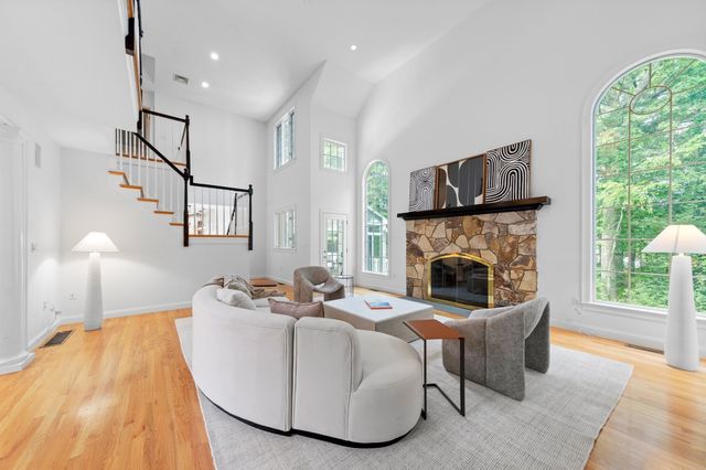 28 Cutler Farm Rd, Sudbury, MA 01776