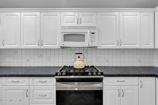 29 Green Island Road, Toms River, NJ 08753