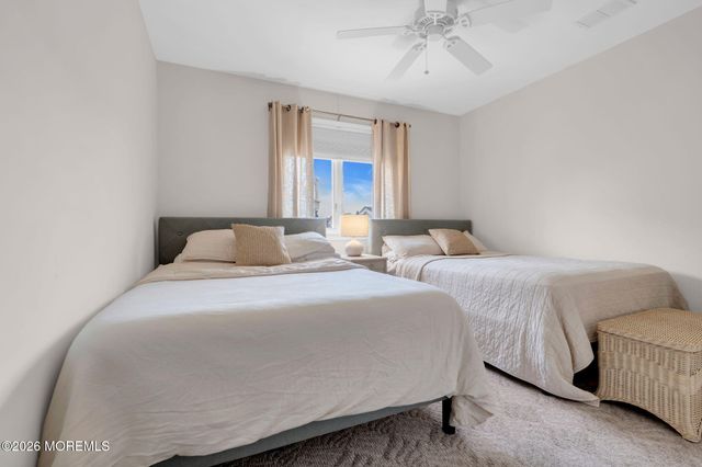 29 Green Island Road, Toms River, NJ 08753