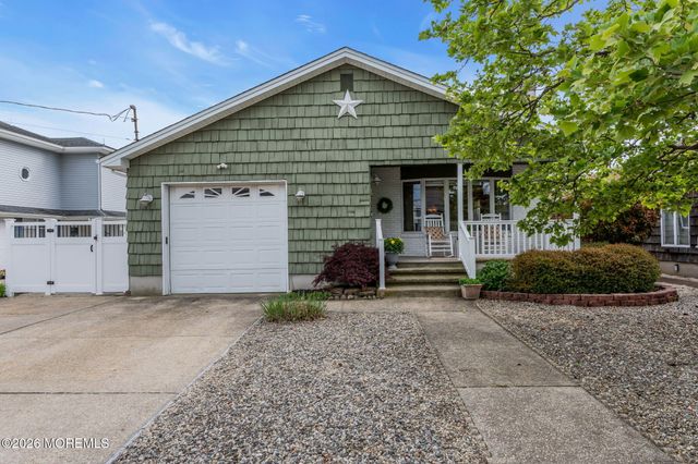 29 Green Island Road, Toms River, NJ 08753