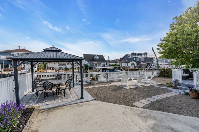 29 Green Island Road, Toms River, NJ 08753