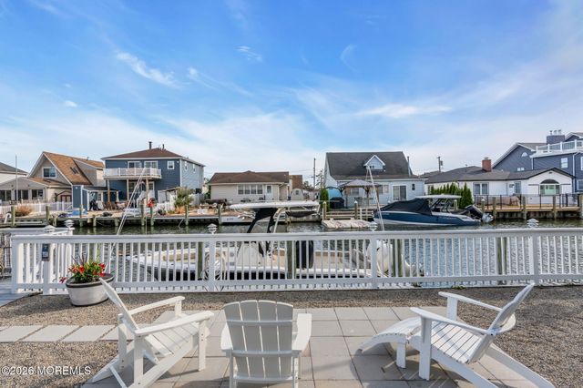 29 Green Island Road, Toms River, NJ 08753