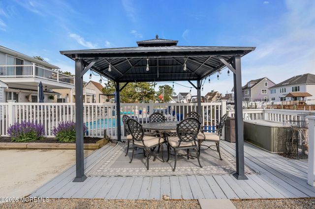 29 Green Island Road, Toms River, NJ 08753