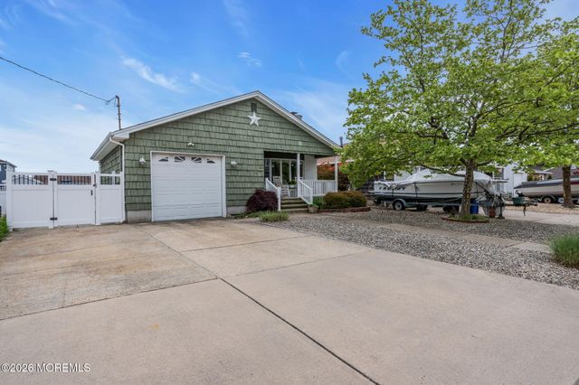 29 Green Island Road, Toms River, NJ 08753