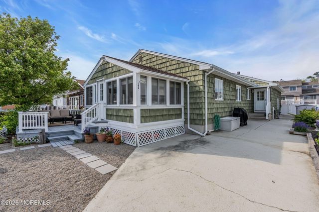 29 Green Island Road, Toms River, NJ 08753