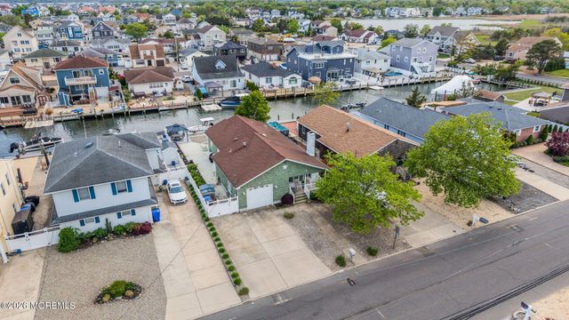 29 Green Island Road, Toms River, NJ 08753