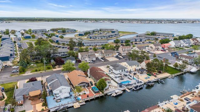 29 Green Island Road, Toms River, NJ 08753