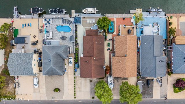 29 Green Island Road, Toms River, NJ 08753
