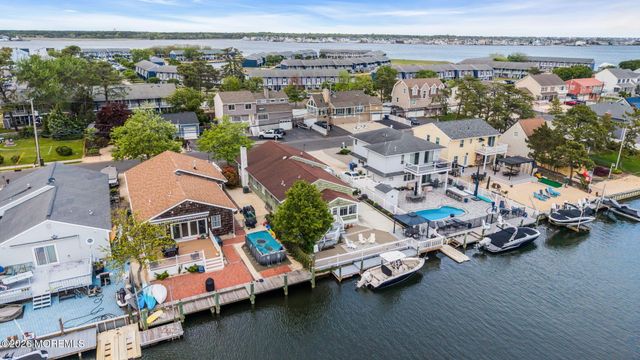 29 Green Island Road, Toms River, NJ 08753