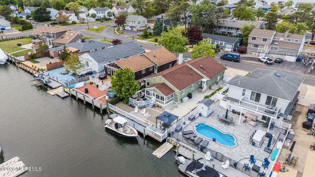 29 Green Island Road, Toms River, NJ 08753