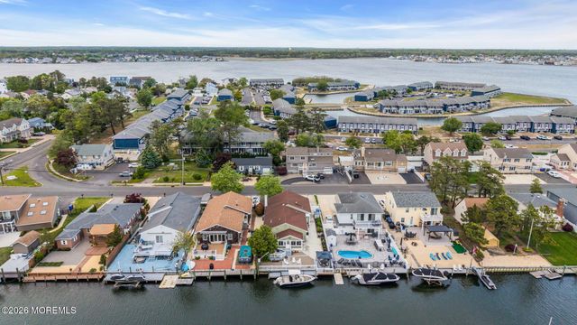 29 Green Island Road, Toms River, NJ 08753