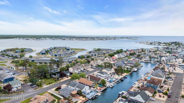 29 Green Island Road, Toms River, NJ 08753