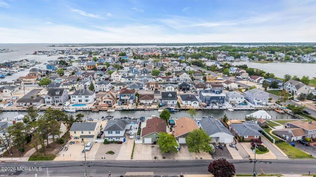 29 Green Island Road, Toms River, NJ 08753