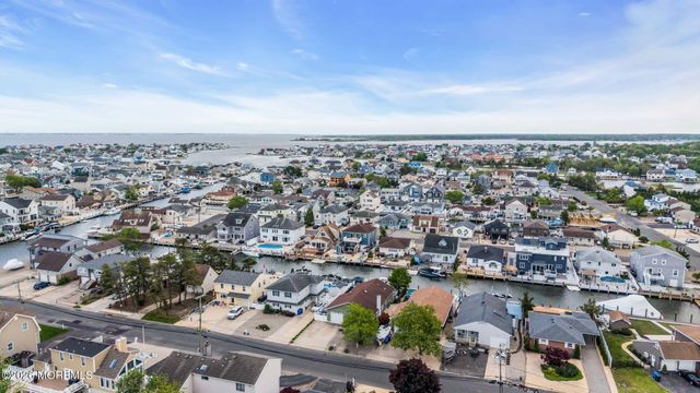 29 Green Island Road, Toms River, NJ 08753