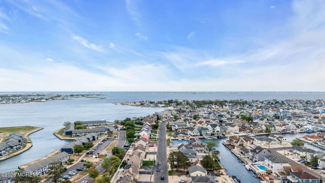 29 Green Island Road, Toms River, NJ 08753