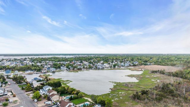 29 Green Island Road, Toms River, NJ 08753