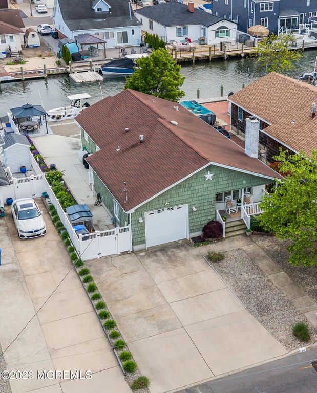 29 Green Island Road, Toms River, NJ 08753