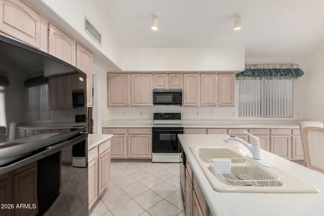 6558 E ROLAND Street, Mesa, AZ 85215