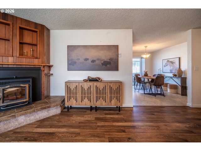 1125 AUGUSTINE Ave, Coos Bay, OR 97420