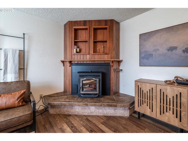 1125 AUGUSTINE Ave, Coos Bay, OR 97420