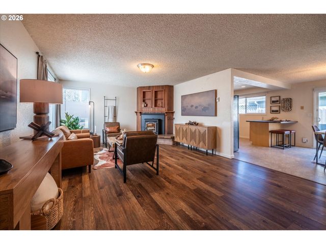 1125 AUGUSTINE Ave, Coos Bay, OR 97420