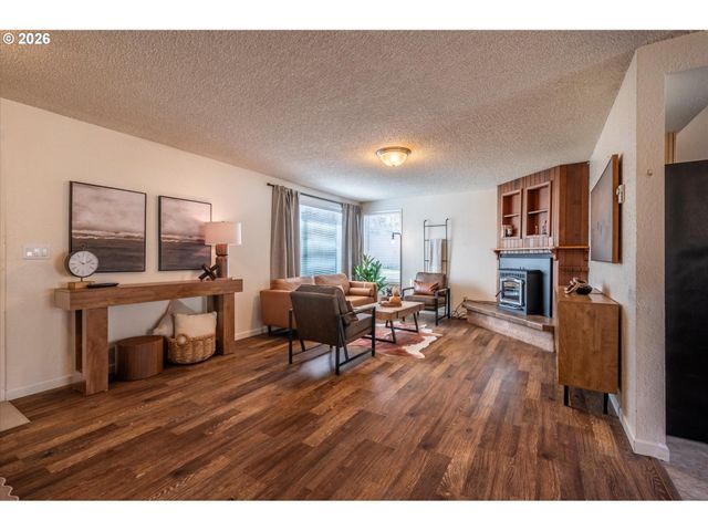 1125 AUGUSTINE Ave, Coos Bay, OR 97420