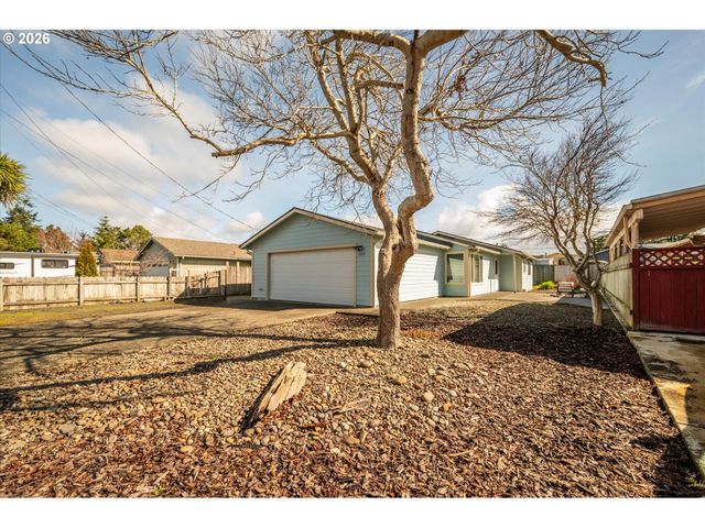 1125 AUGUSTINE Ave, Coos Bay, OR 97420